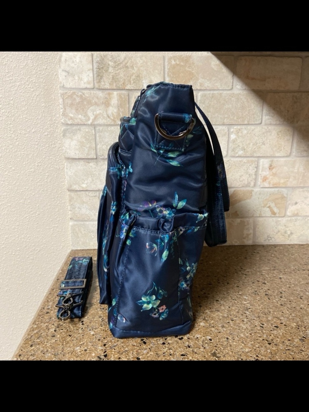 Lug Ace Tote - Picture 4 of 12